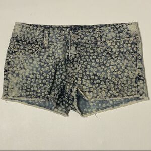 FreeStyle | Raw Hem Shorts